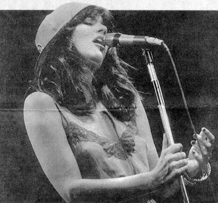 Musically, Linda Ronstadt
has traveled a long way since 1977, the year of this photograph,
and in her new album she layers voices and instruments in an
orchestral fashion.