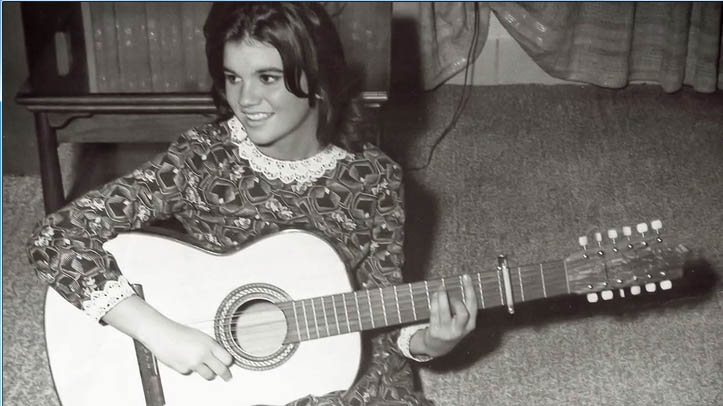 Linda Ronstadt with guitar